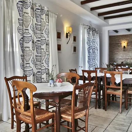 Pelican Bay Отель
